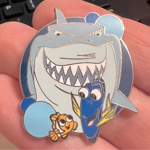 Finding Nemo Limited Release Disney Attractions Pin: Bruce, Dory and Nemo